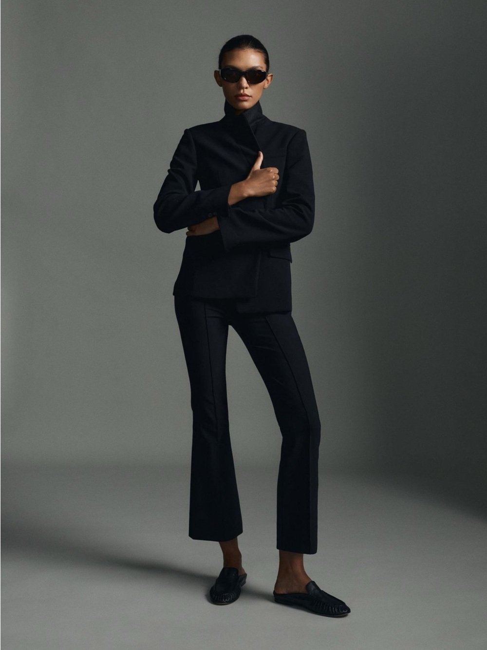 VINCE Black Niki Pintuck Crop Flare Pants L Large - Picture 2 of 13